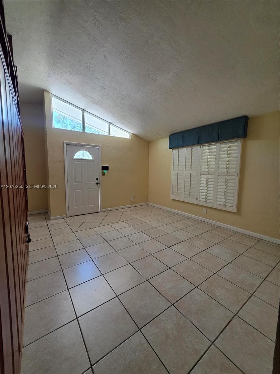 667 W Harbor Dr, St Petersburg, FL 33705 — zdjęcie 3