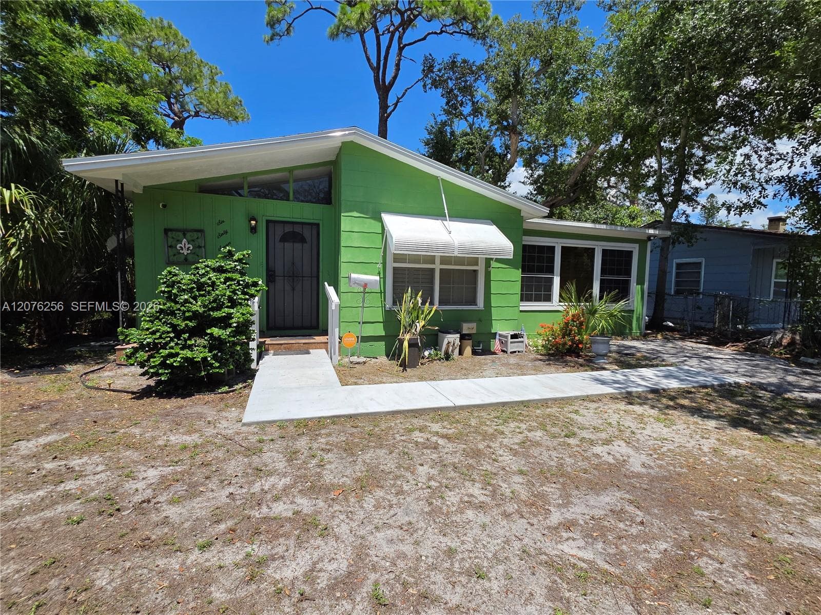 667 W Harbor Dr, St Petersburg, FL 33705