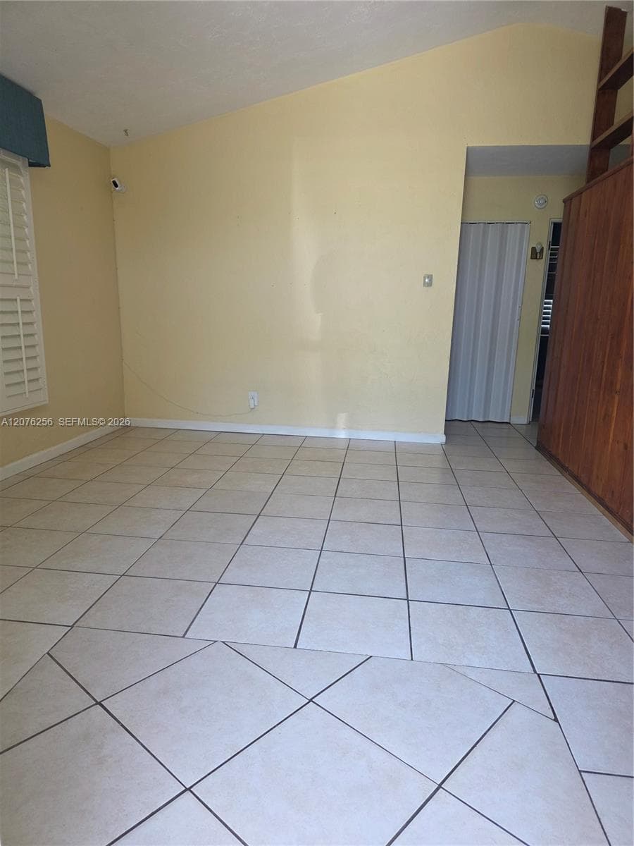 667 W Harbor Dr, St Petersburg, FL 33705 — zdjęcie 5
