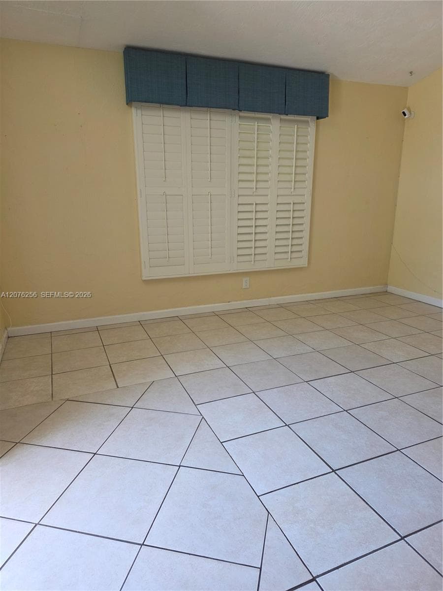 667 W Harbor Dr, St Petersburg, FL 33705 — zdjęcie 4