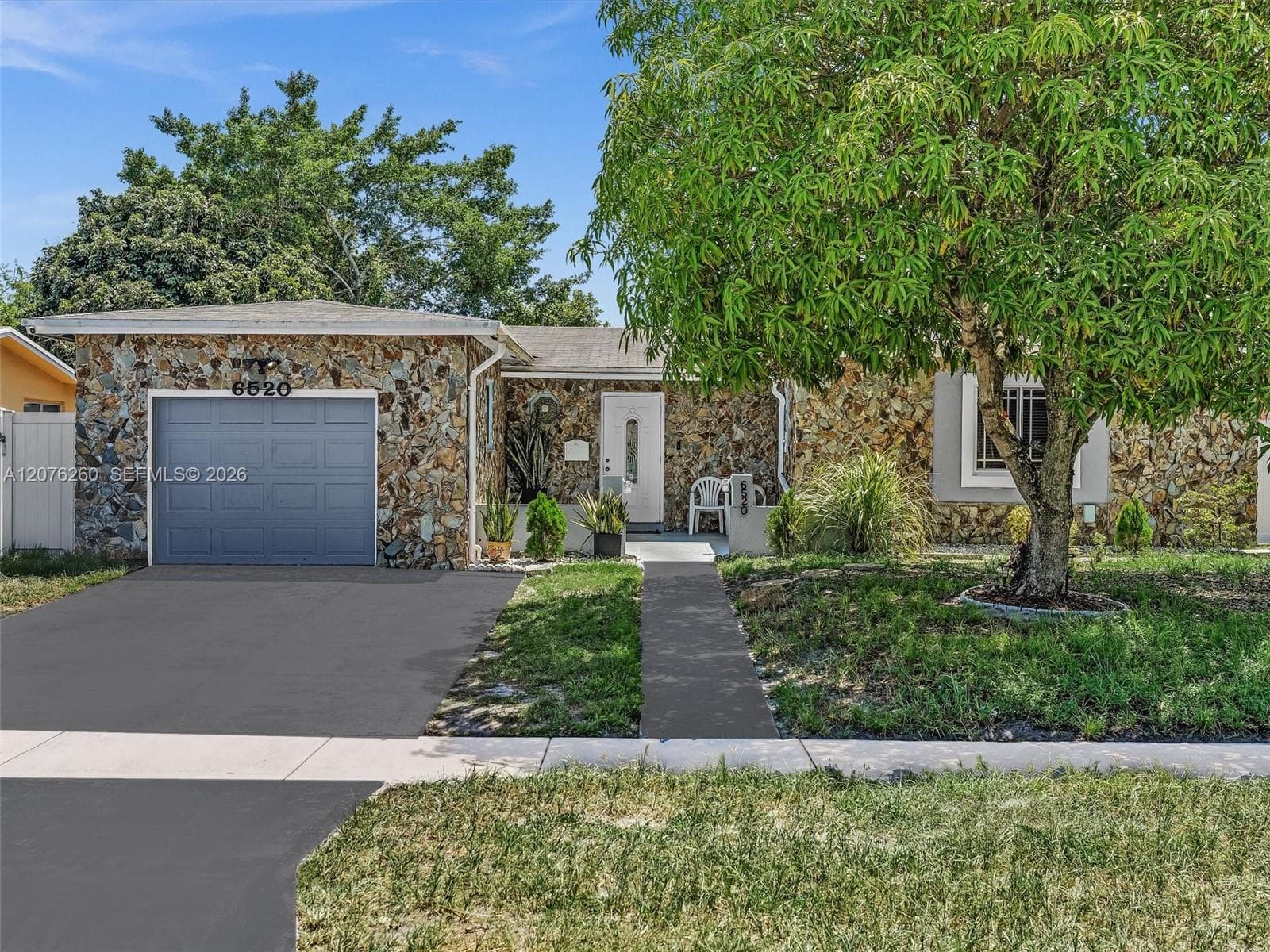 6520 SW 7th Ct, North Lauderdale, FL 33068