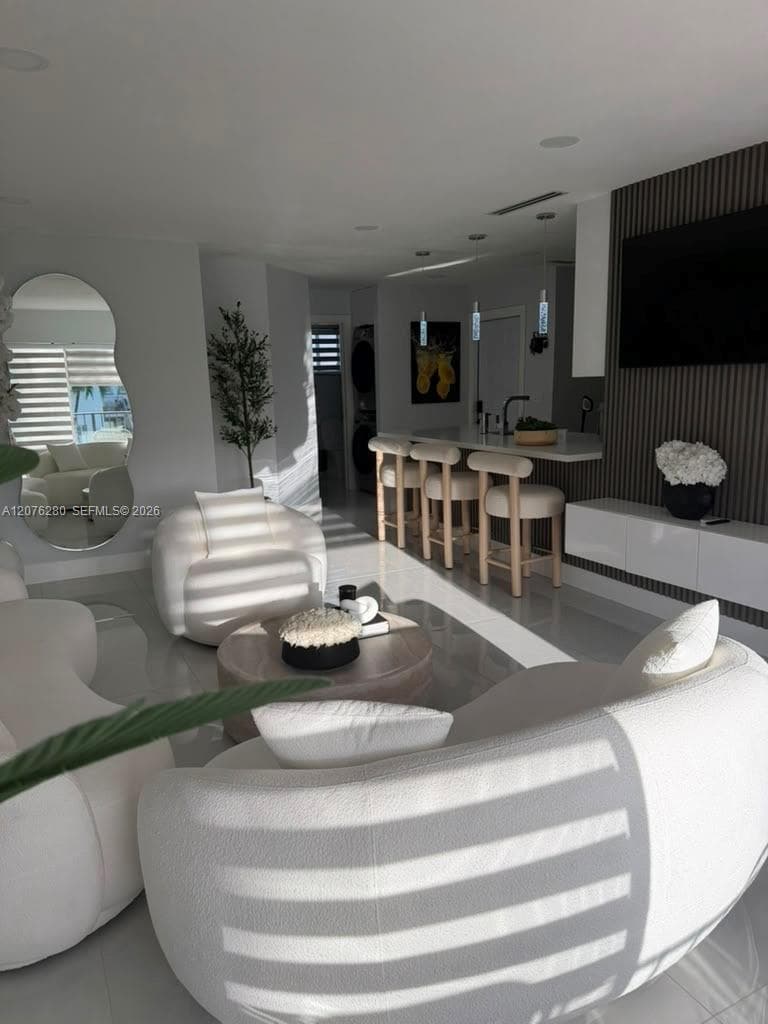 1180 NW 124th Pl # 208, Miami, FL 33182 — zdjęcie 2