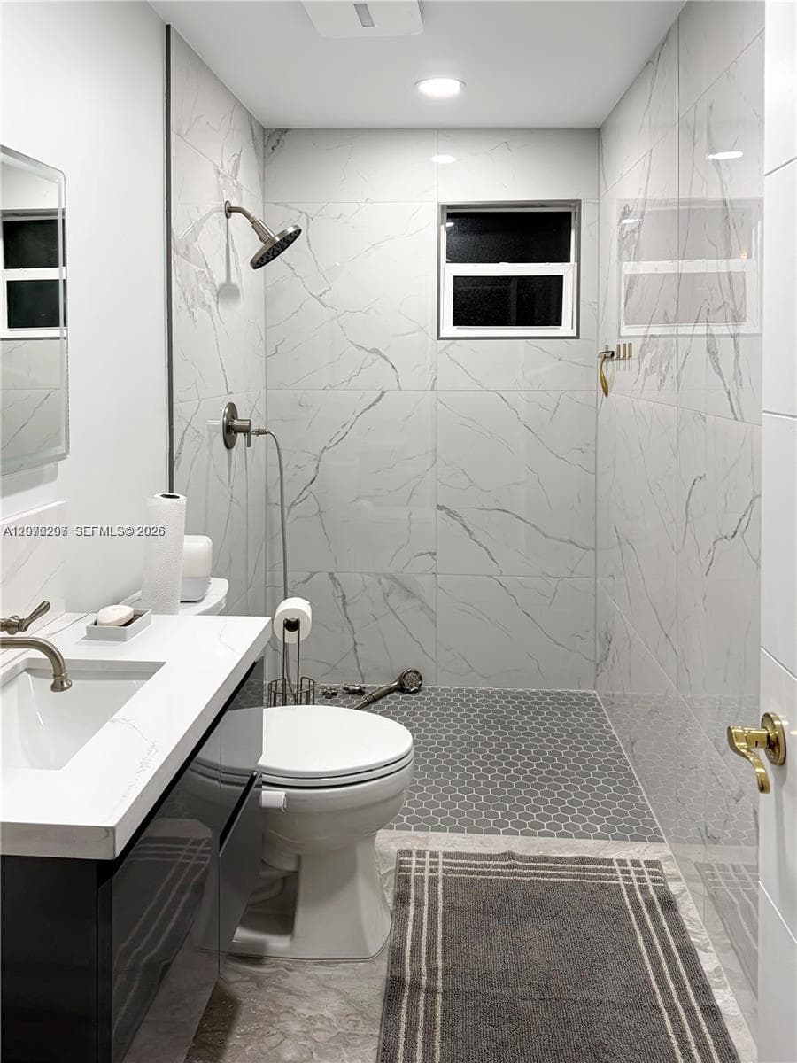 233 W 39th Pl, Hialeah, FL 33012 — zdjęcie 4
