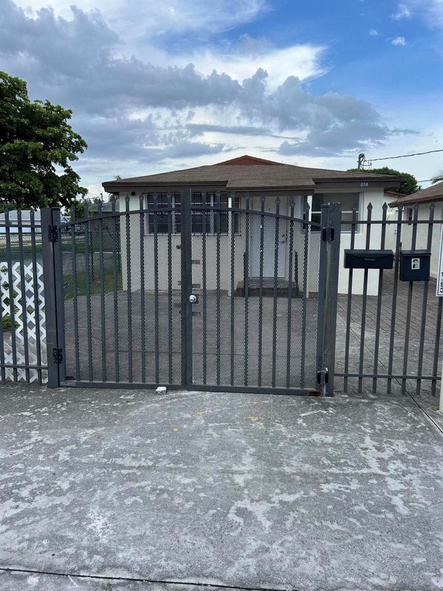314 NW 5TH Street NW # 1-3, Hallandale Beach, FL 33009