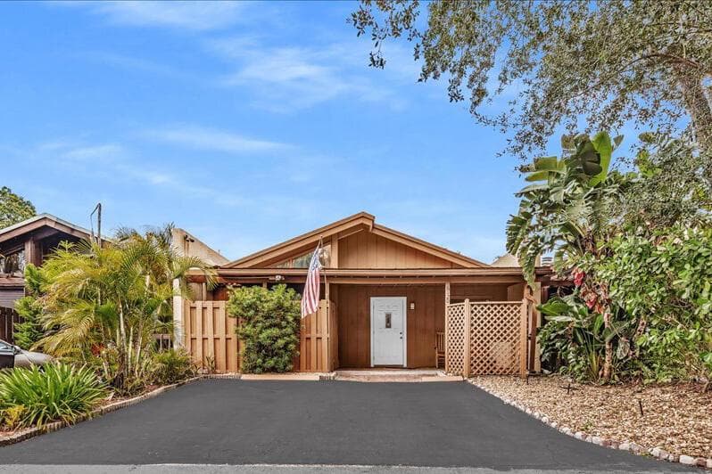 6120 NW 33rd Way, Fort Lauderdale, FL 33309