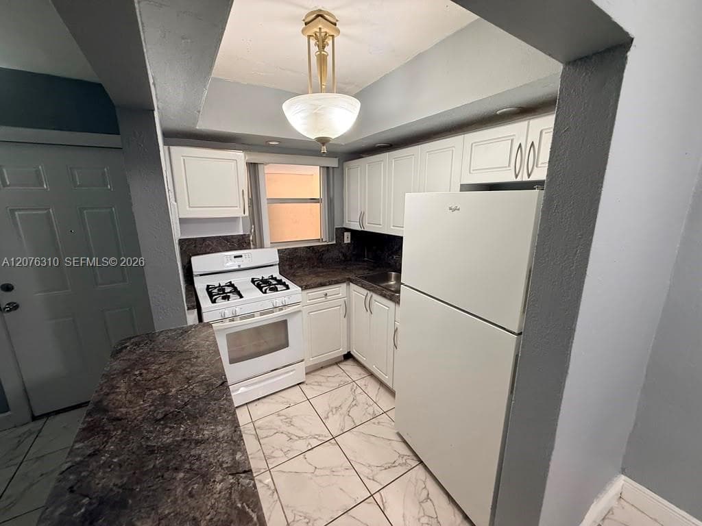 350 E 21st St # 108, Hialeah, FL 33010 — zdjęcie 3