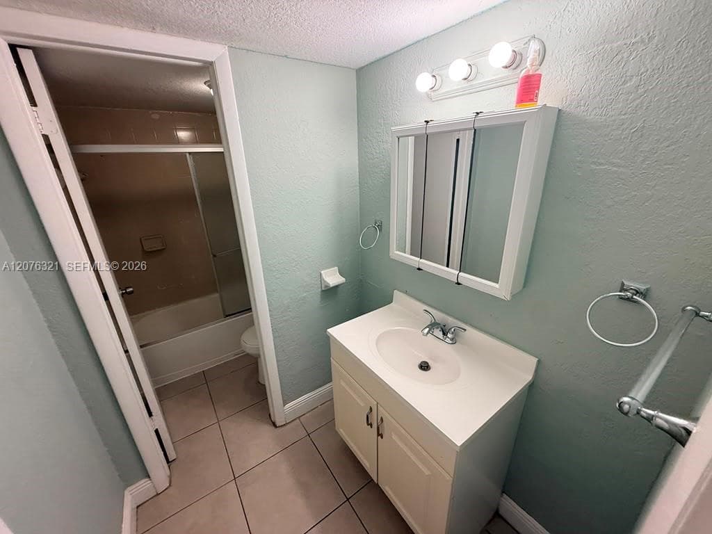 6950 W 6th Ave # 225, Hialeah, FL 33014 — zdjęcie 5