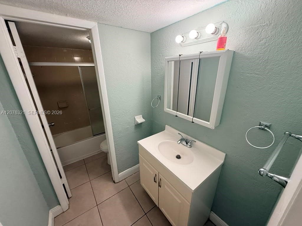 6950 W 6th Ave # 225, Hialeah, FL 33014 — zdjęcie 4