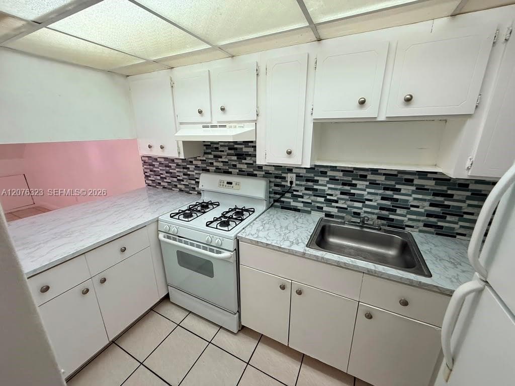 1300 W 47th Pl # 216A, Hialeah, FL 33012 — zdjęcie 2