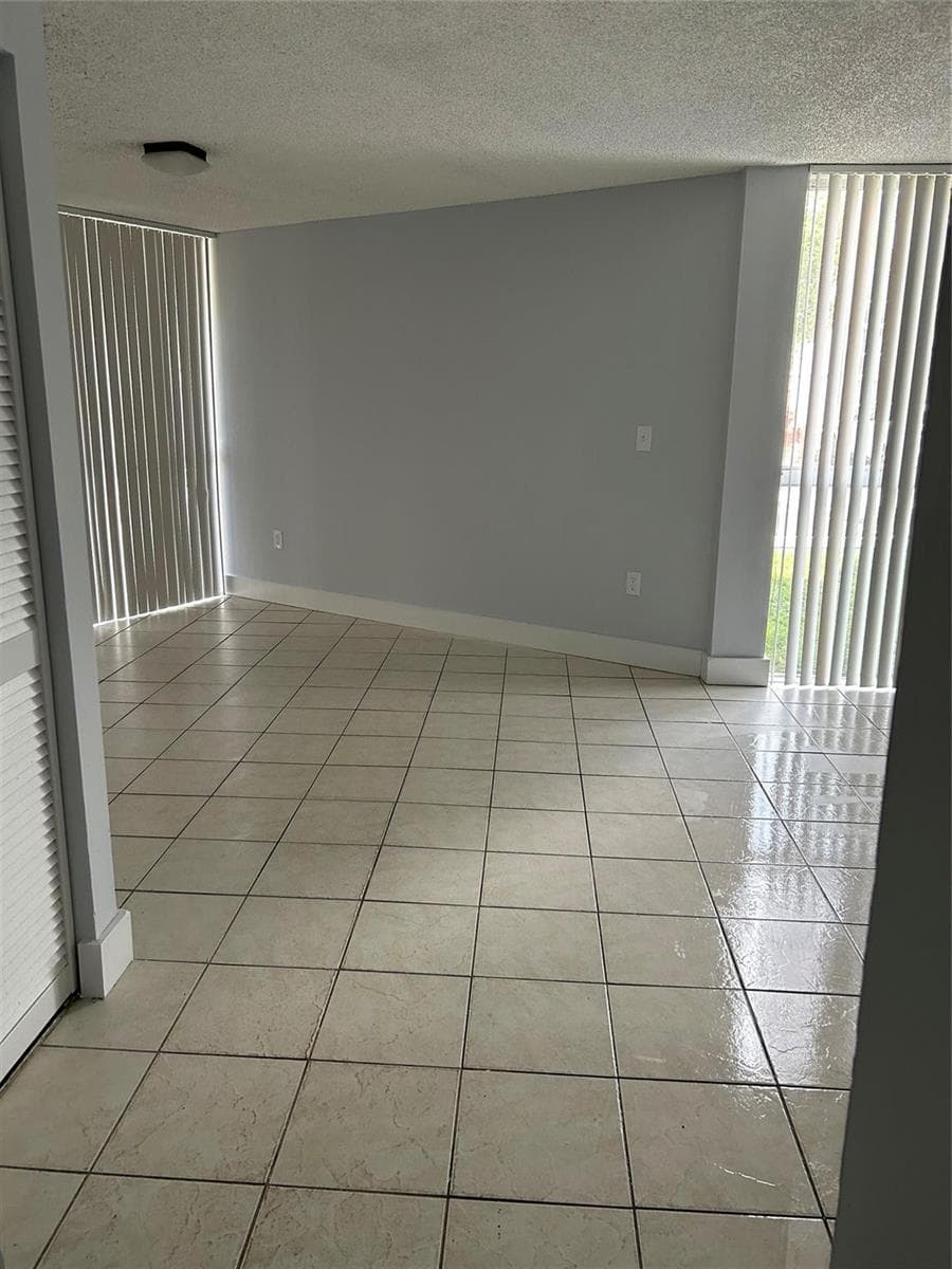 7035 NW 186TH Street # D111, Hialeah, FL 33015 — zdjęcie 4