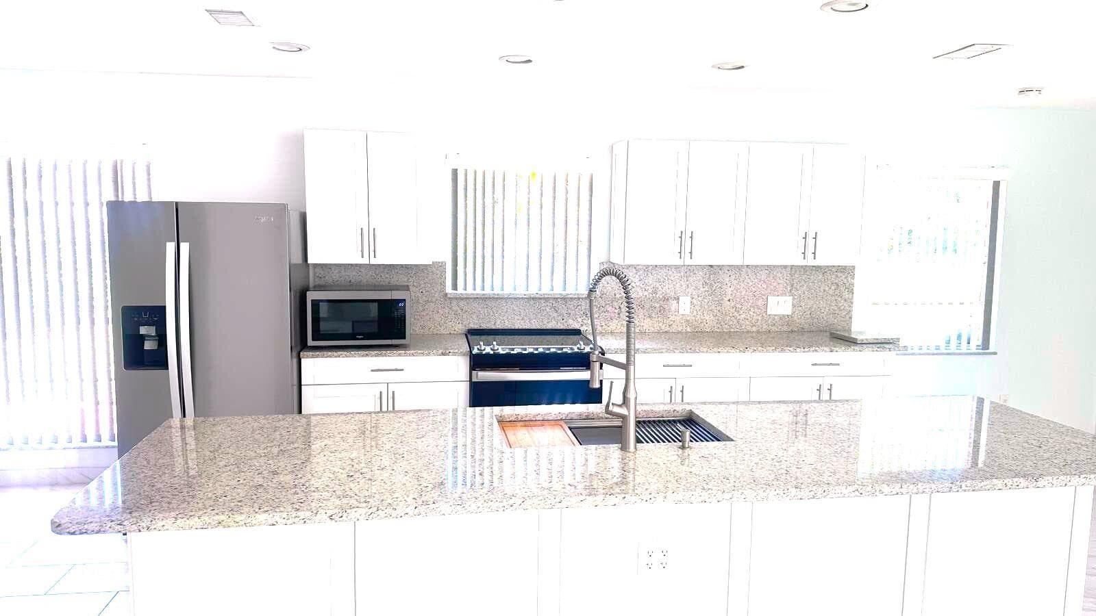 8102 PIONEER Road, Royal Palm Beach, FL 33411 — zdjęcie 2