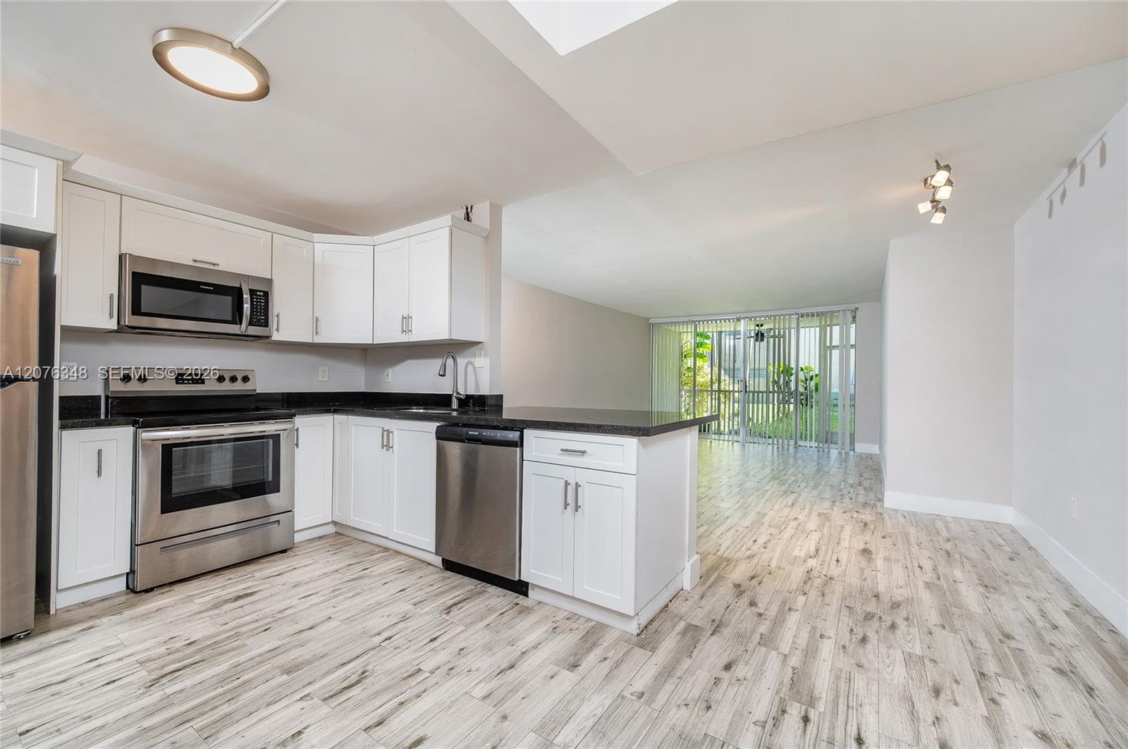 1690 NE 191st St # 115-1, Miami, FL 33179 — zdjęcie 5