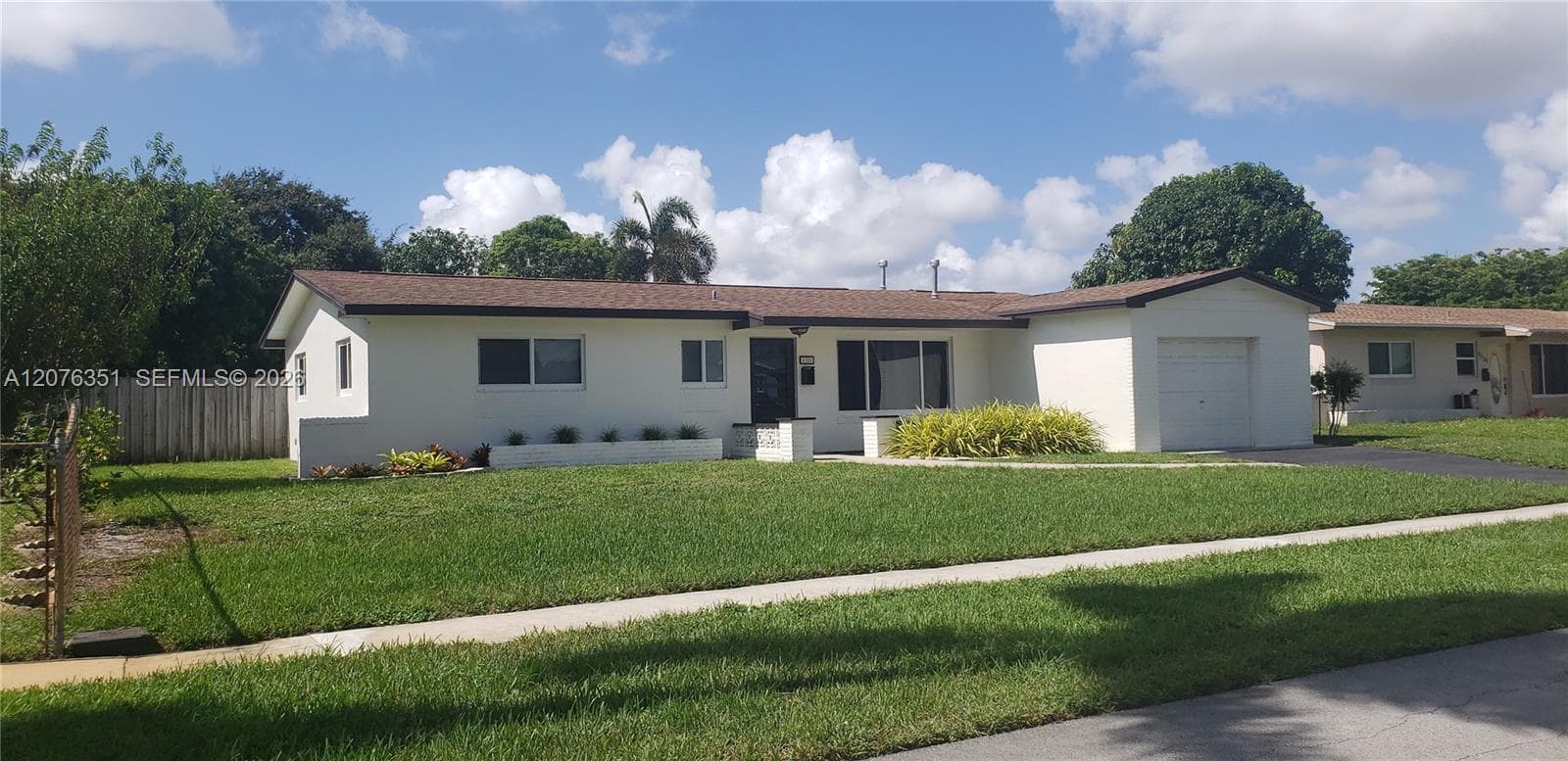 8320 NW 24th Ct, Pembroke Pines, FL 33024 — zdjęcie 2