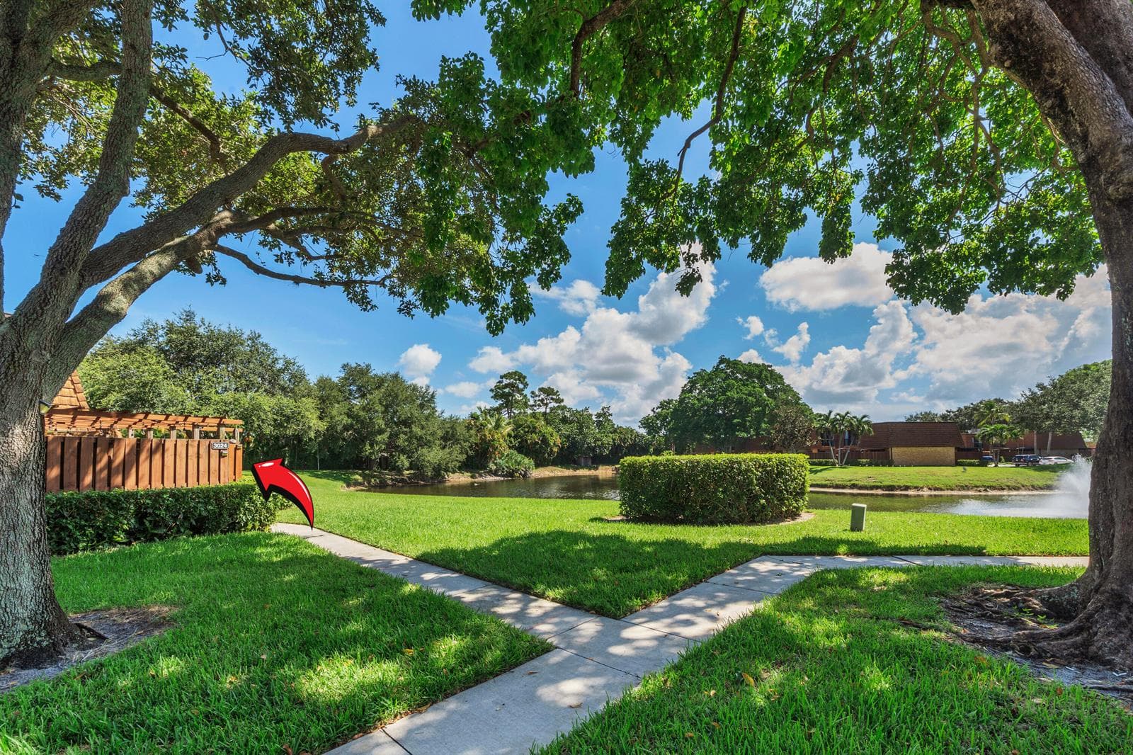 3024 30TH Lane, FL 33463 — zdjęcie 2