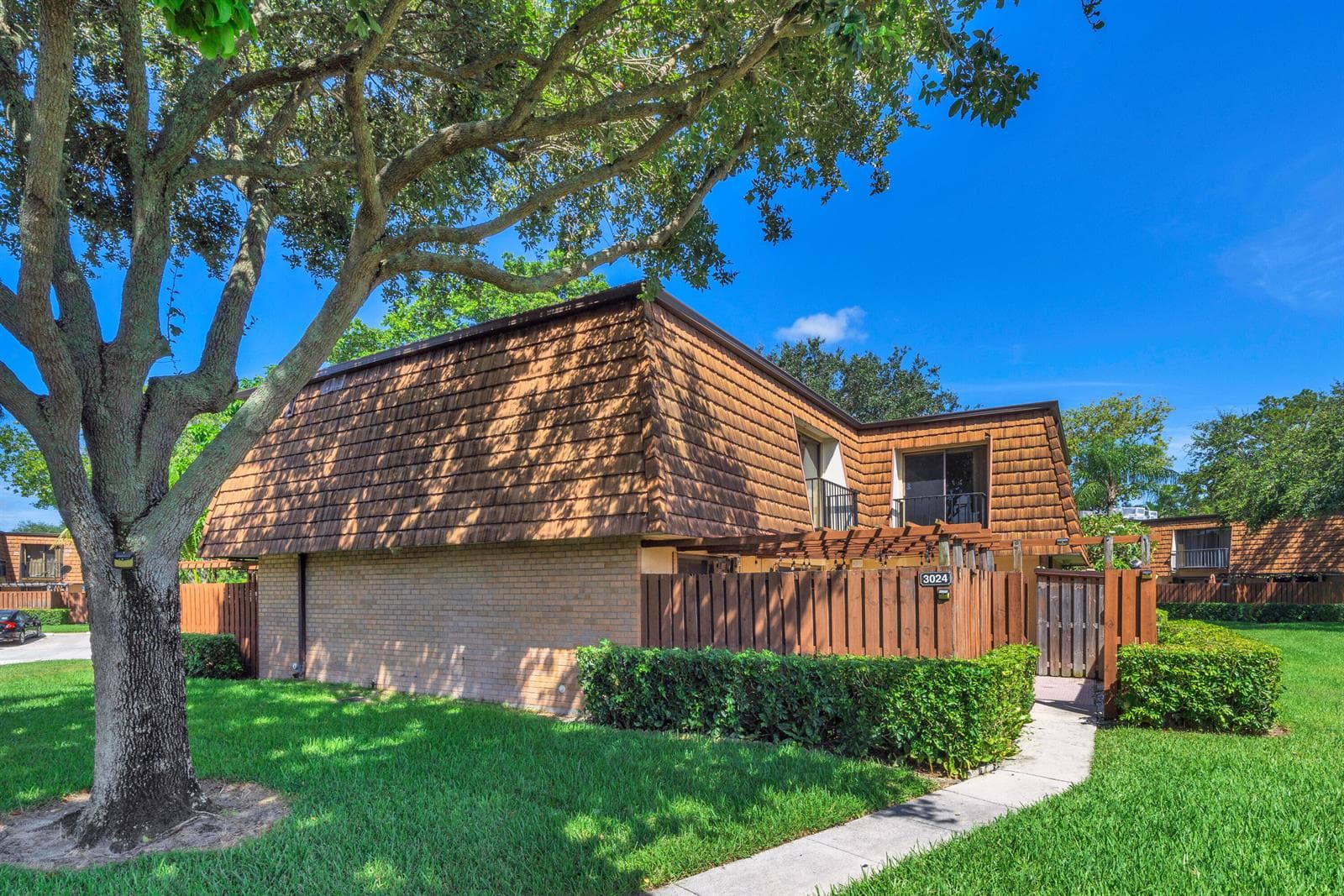 3024 30TH Lane, FL 33463 — zdjęcie 4