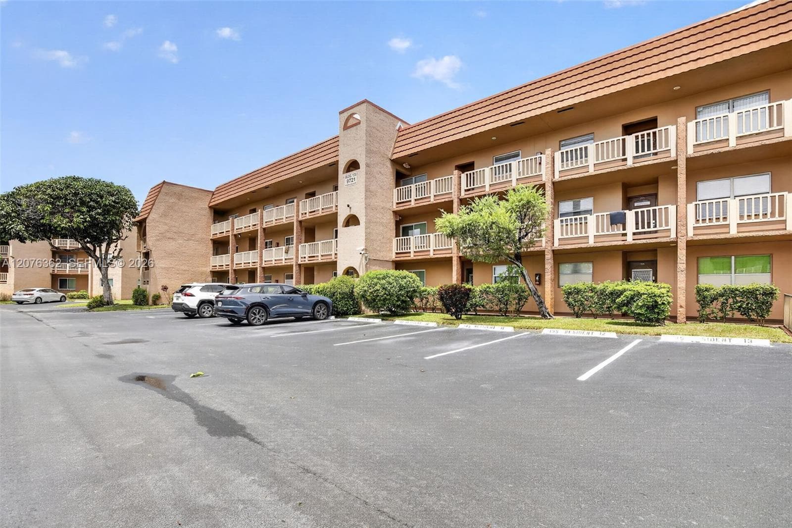 9721 Sunrise Lakes Blvd # 102, Sunrise, FL 33322