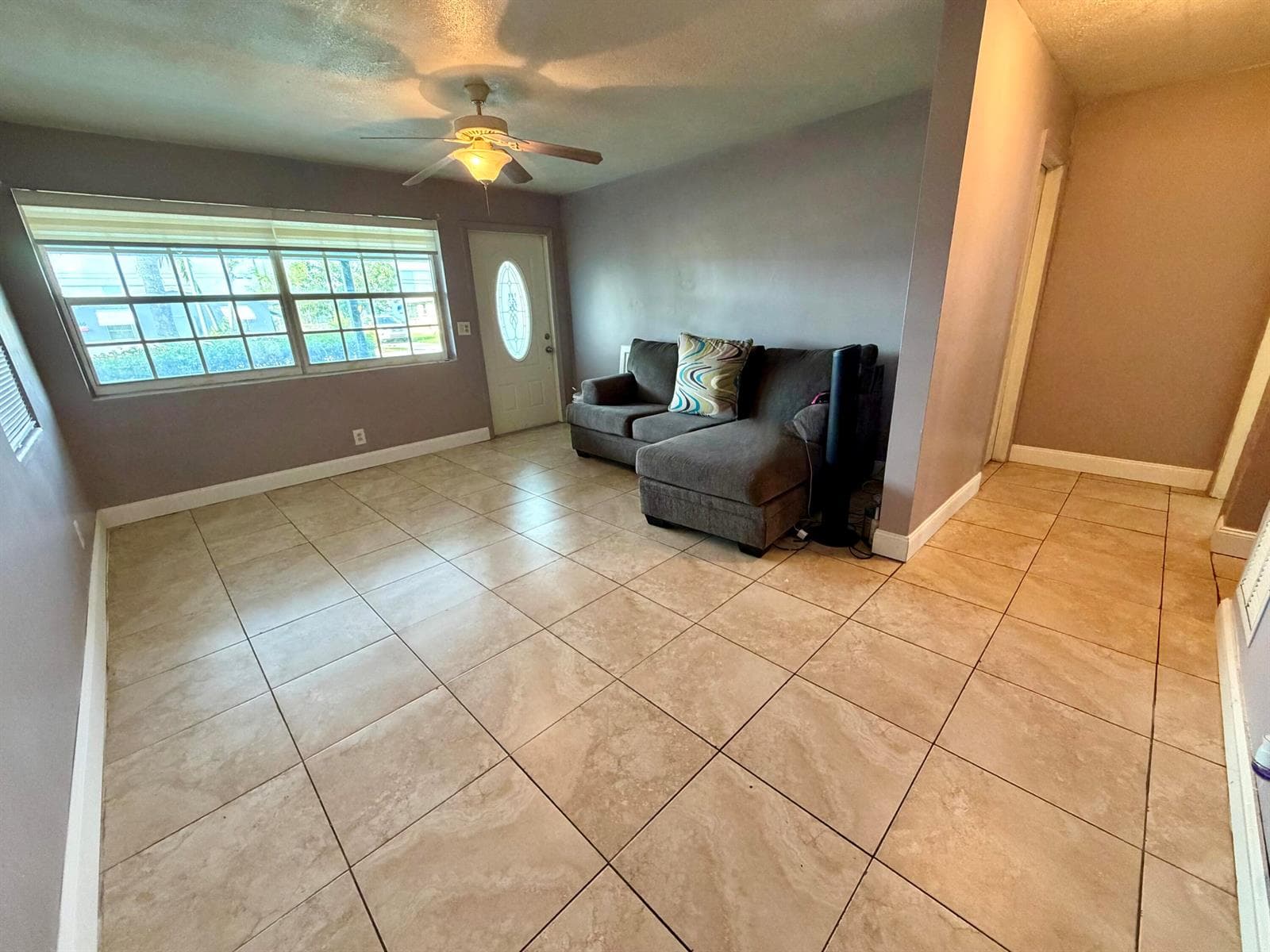 1061 W 4TH Street, Riviera Beach, FL 33404 — zdjęcie 2