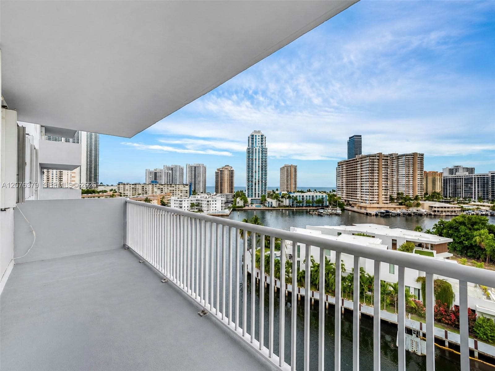 137 Golden Isles Dr # 804, Hallandale Beach, FL 33009 — zdjęcie 3