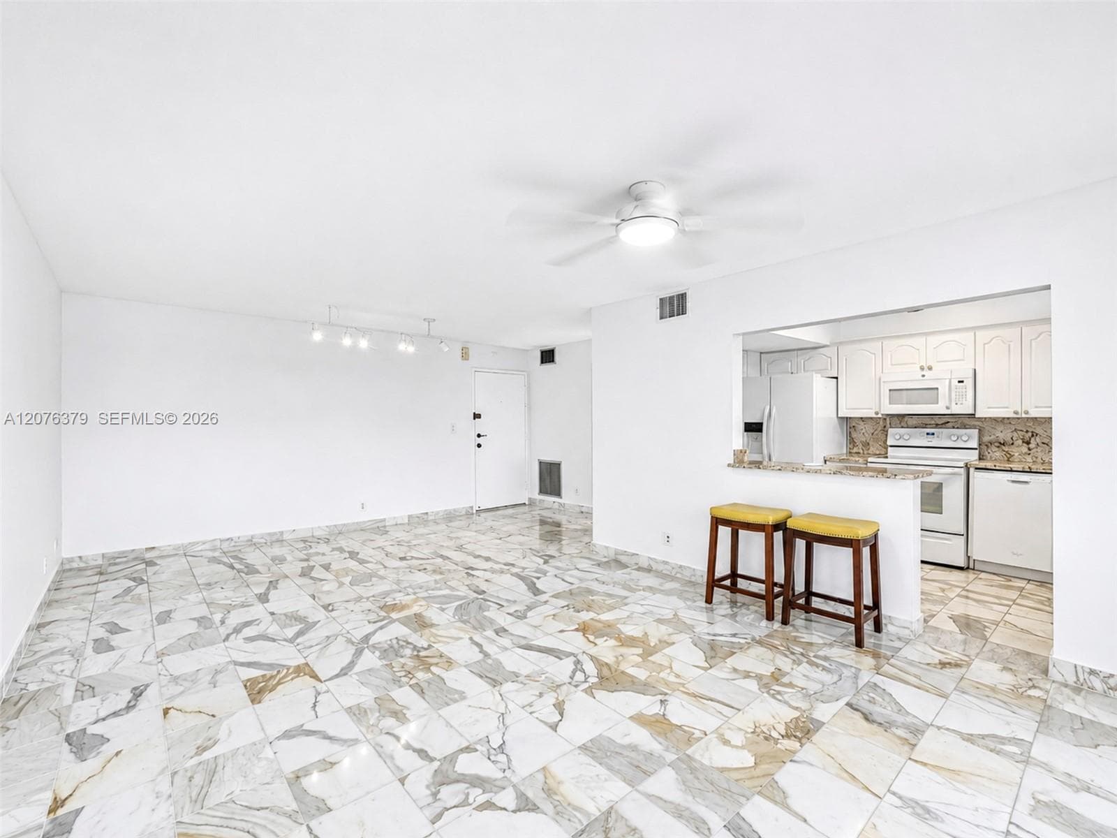 137 Golden Isles Dr # 804, Hallandale Beach, FL 33009 — zdjęcie 5