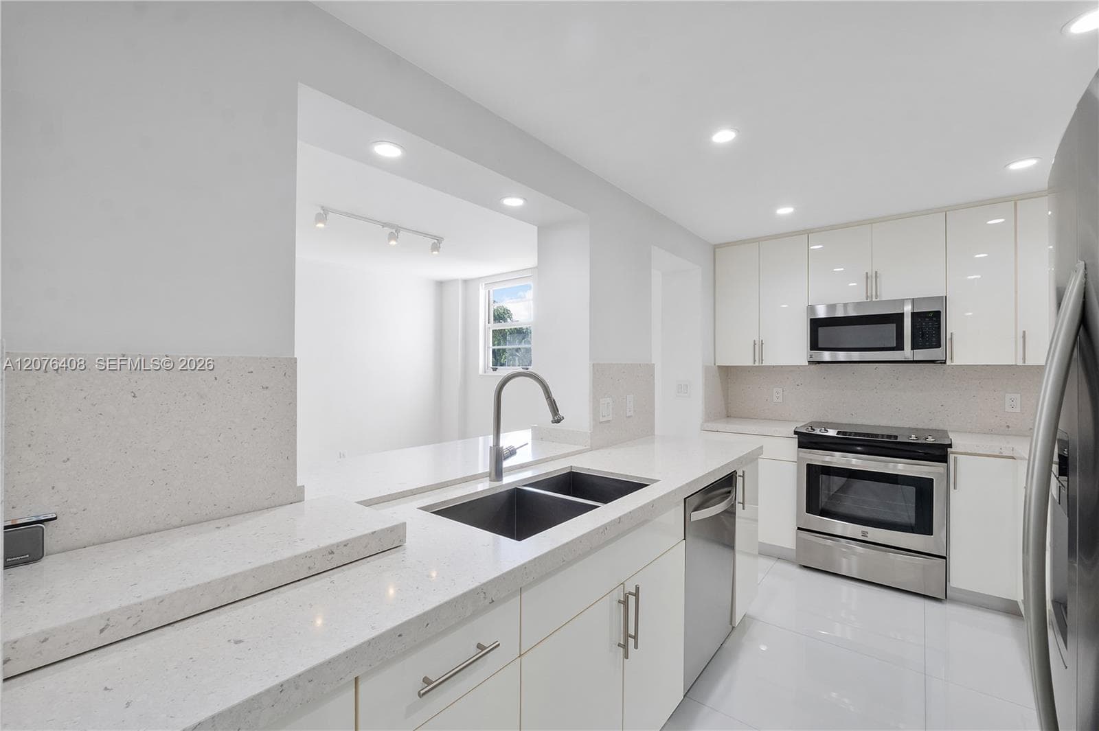 90 Edgewater Dr # 104, Coral Gables, FL 33133 — zdjęcie 4