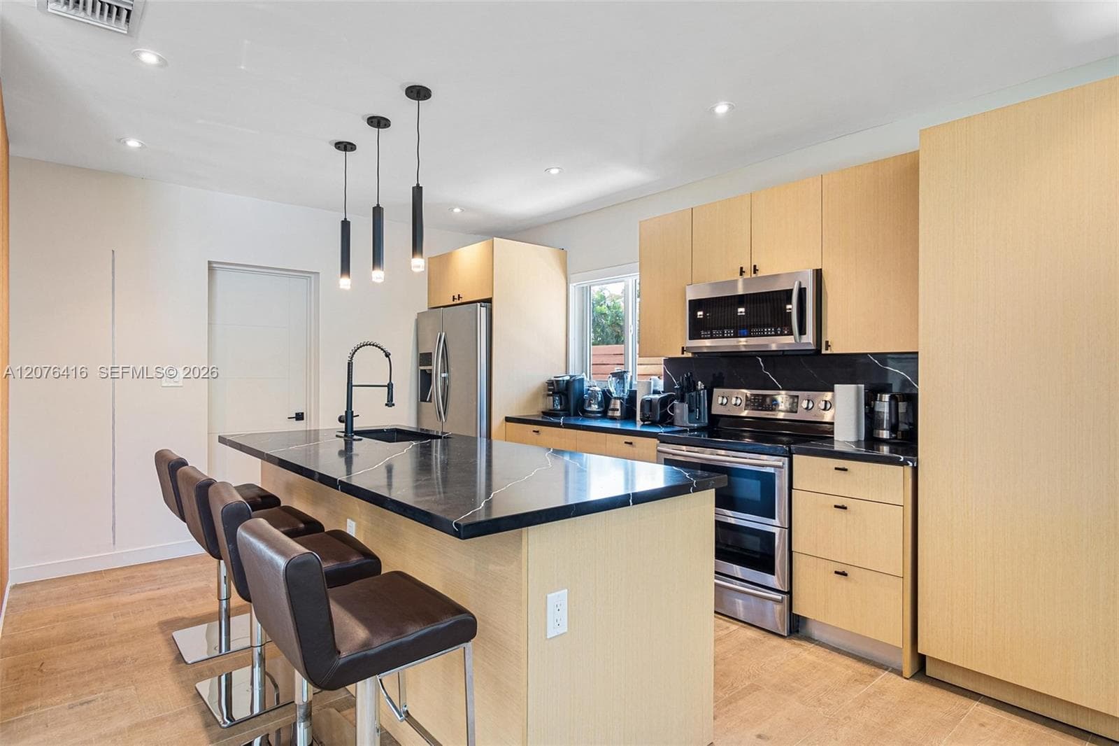 10658 NE 11th Ave, Miami Shores, FL 33138 — zdjęcie 3