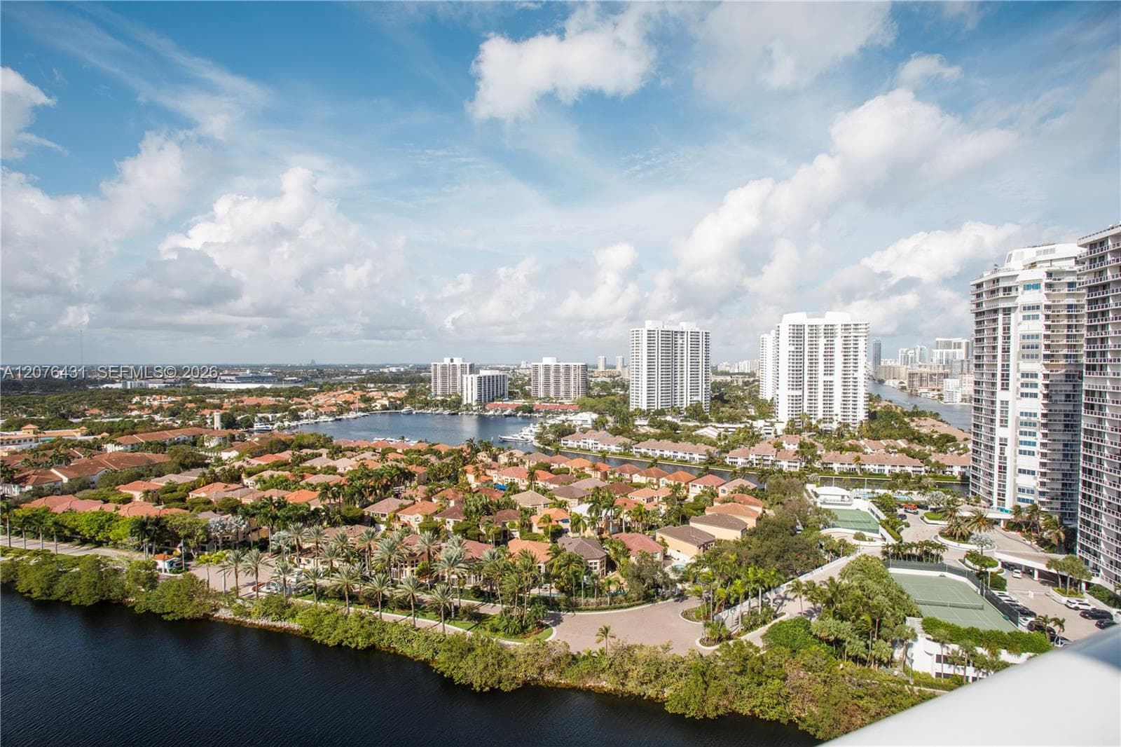 20505 E Country Club Dr # PH-39, Aventura, FL 33180