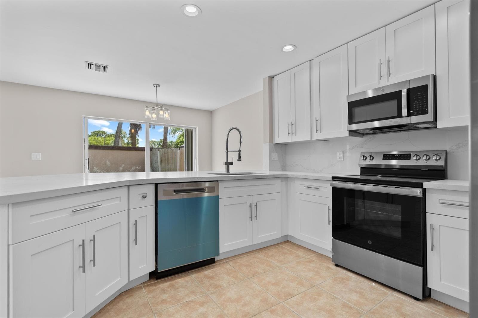 4250 NW 1st Place, Deerfield Beach, FL 33442 — zdjęcie 4