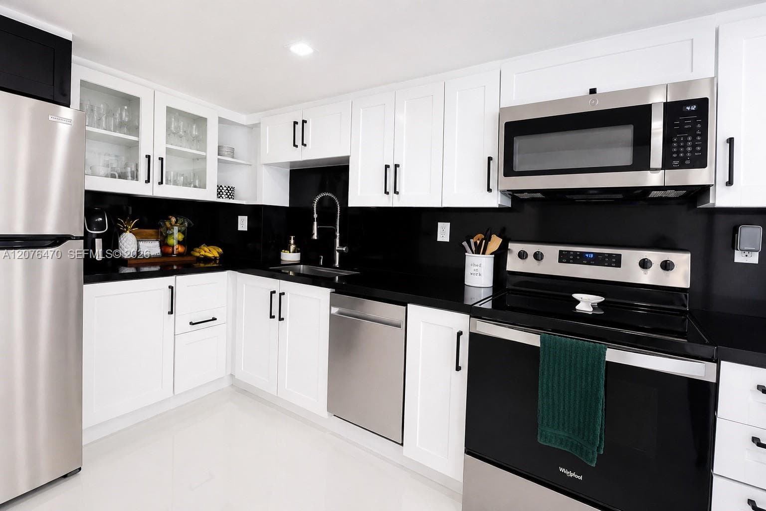 300 Bayview Dr # PH11, Sunny Isles Beach, FL 33160 — zdjęcie 4