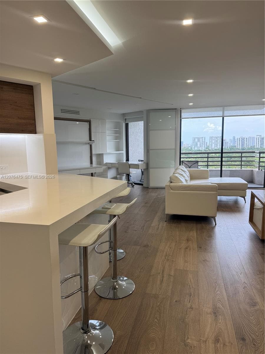 3300 NE 191st St # 1610, Aventura, FL 33180