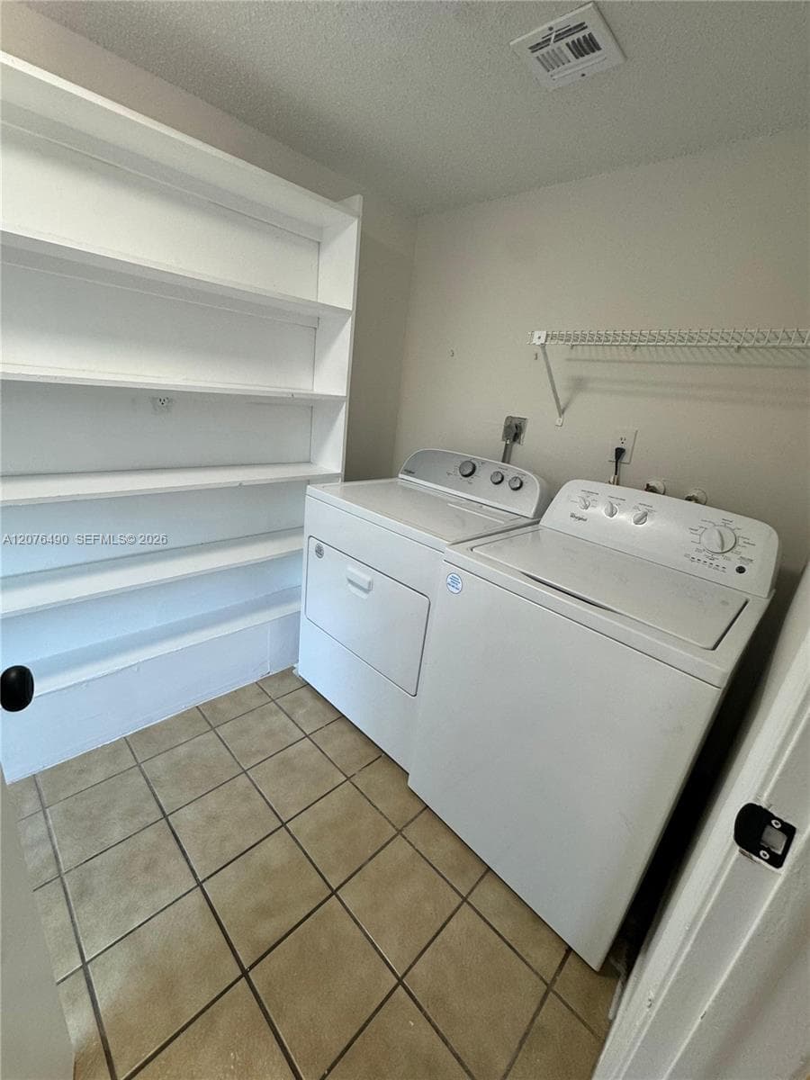 16498 NE 26th Ave # 12, North Miami Beach, FL 33160 — zdjęcie 3