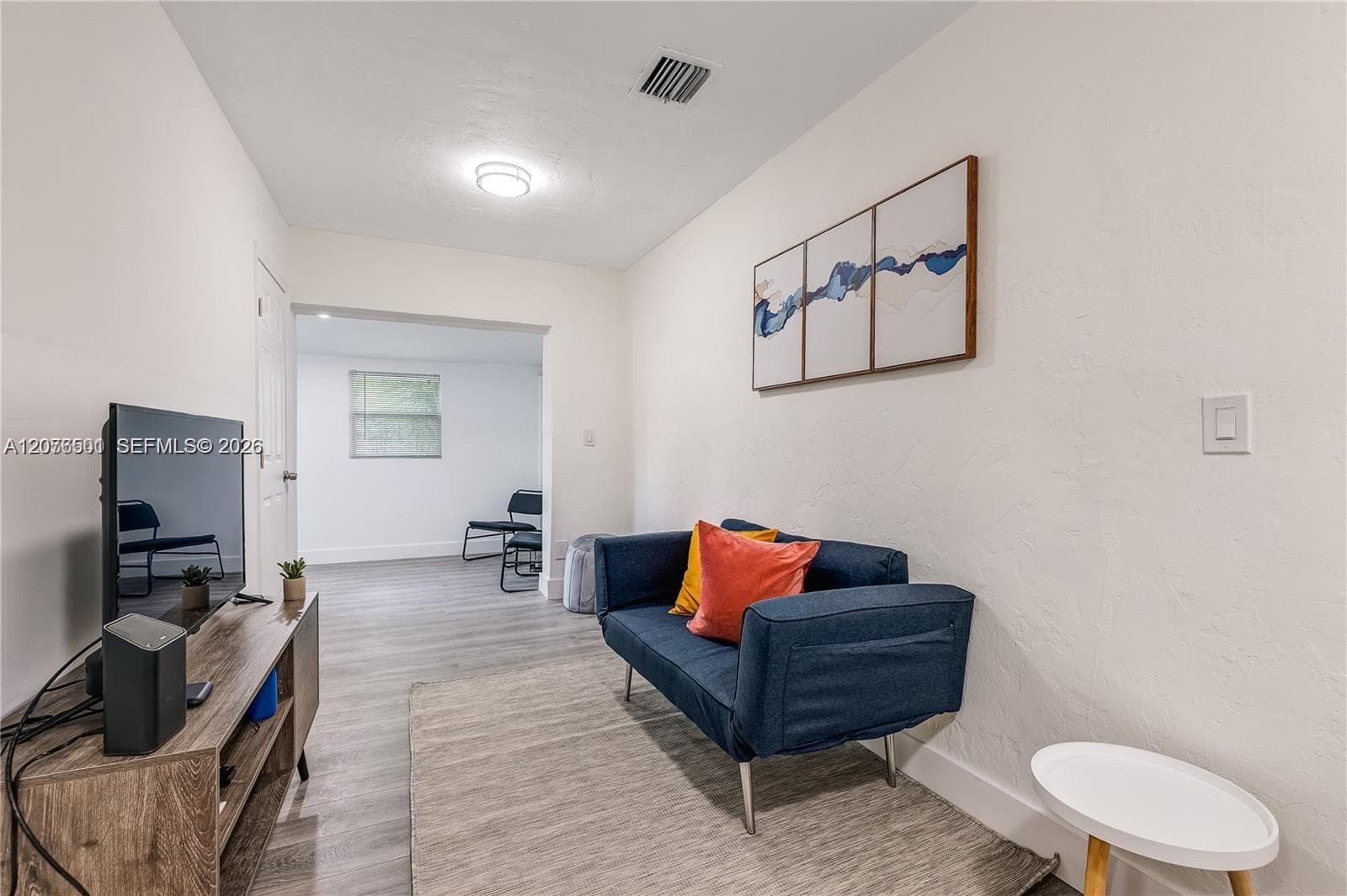 327 NE 55th St # FURNISHED, Miami, FL 33137 — zdjęcie 2