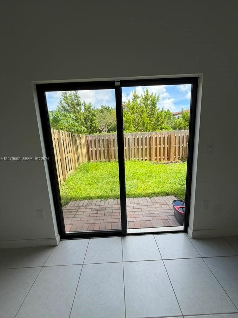 519 NE 208th Ter, Miami, FL 33179 — zdjęcie 3