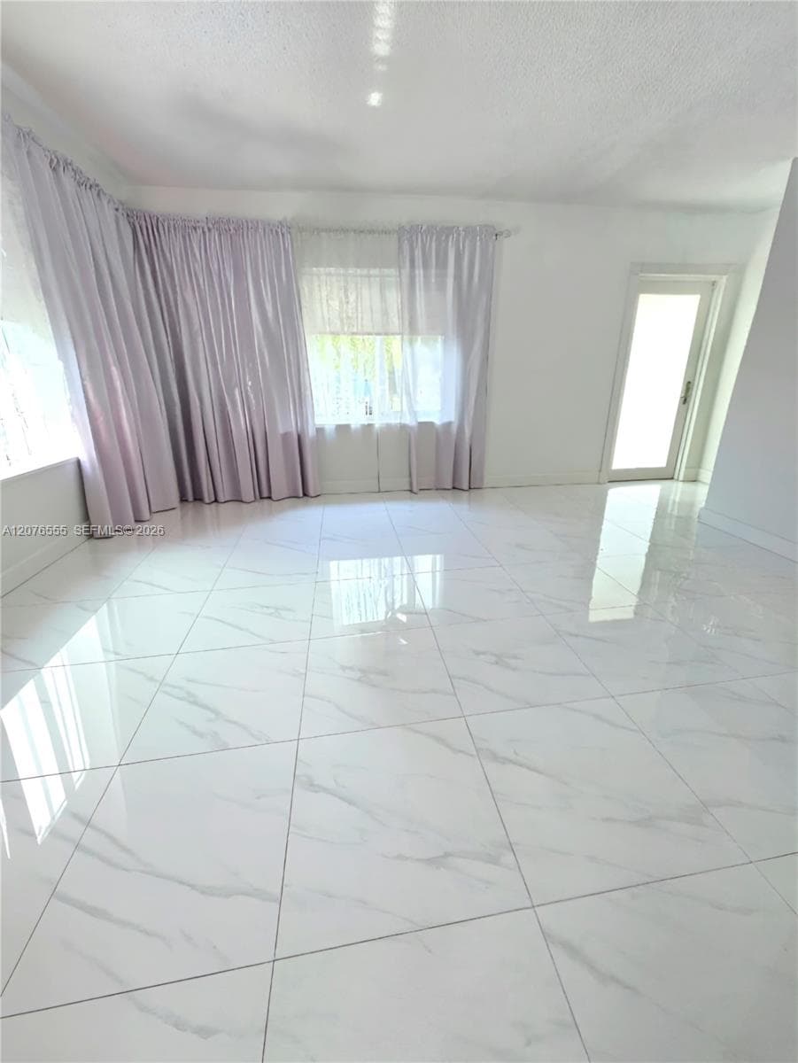 3320 NW 20th St, Miami, FL 33142 — zdjęcie 5
