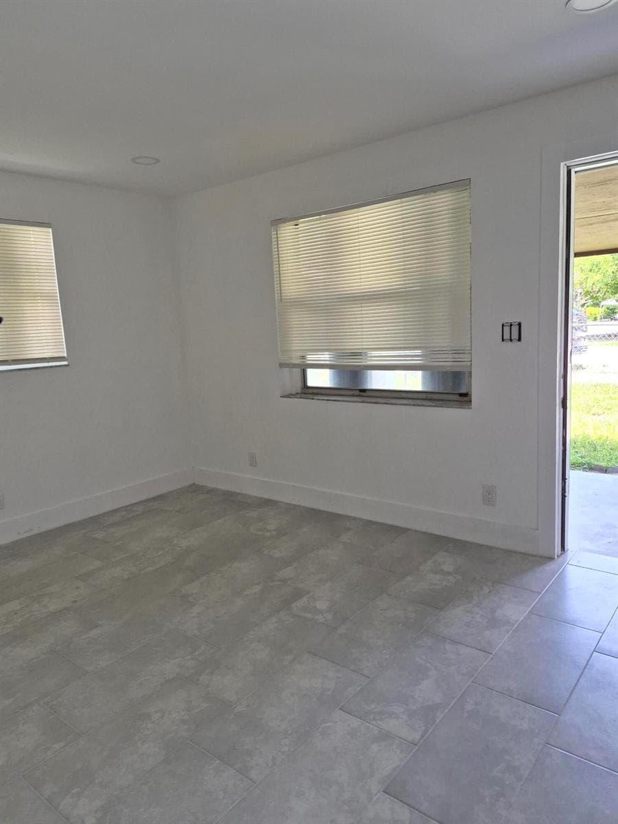 313 SW 1st Terrace, Deerfield Beach, FL 33441 — zdjęcie 2