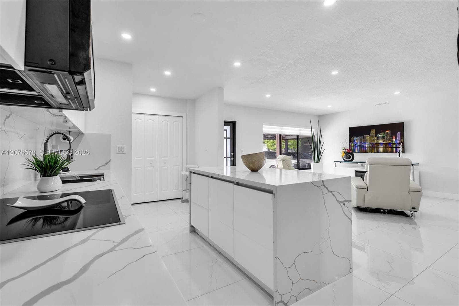 1270 W 64th Ter, Hialeah, FL 33012 — zdjęcie 3