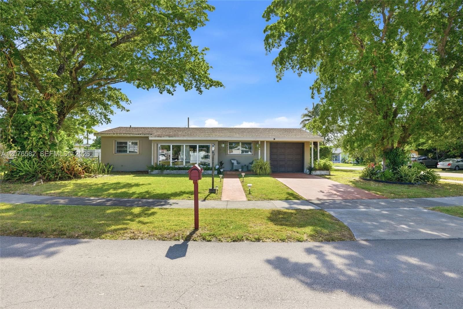 20510 Jacaranda Rd, Cutler Bay, FL 33189 — zdjęcie 2