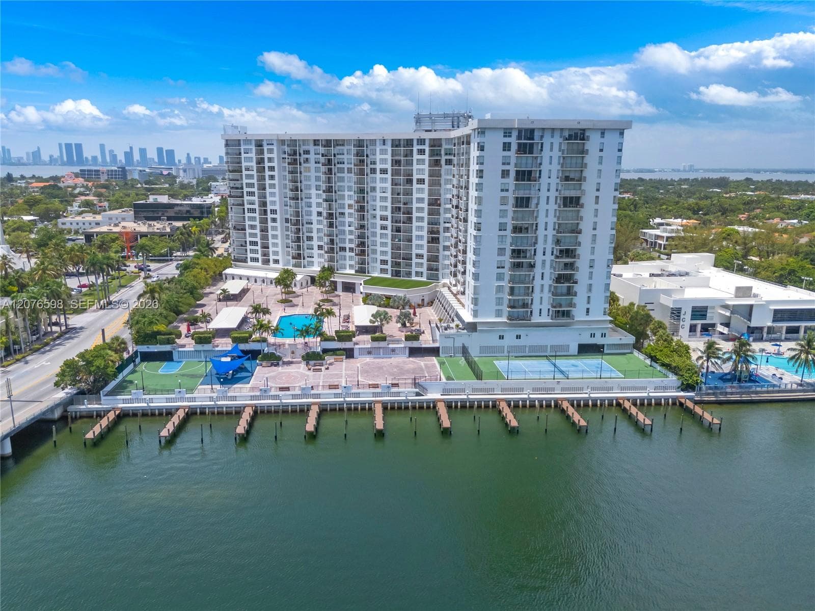 4101 Pine Tree Dr # 1105, Miami Beach, FL 33140 — zdjęcie 3