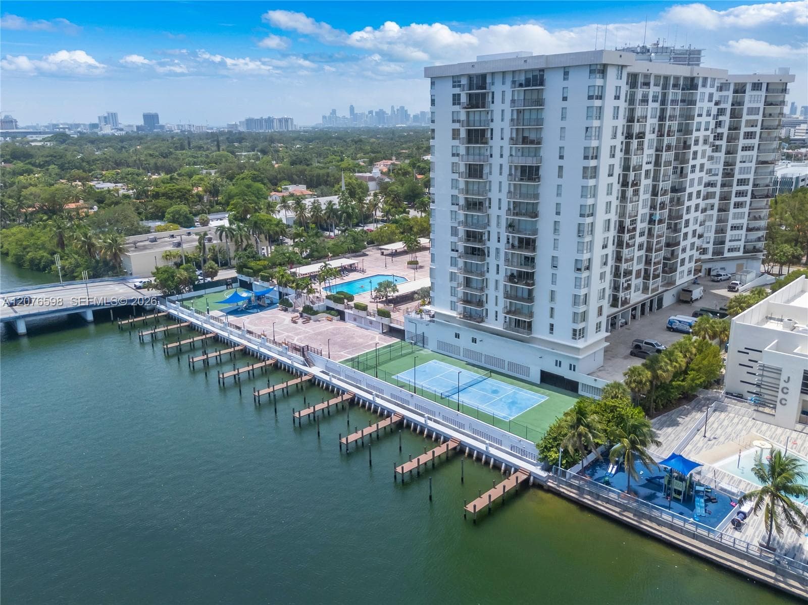 4101 Pine Tree Dr # 1105, Miami Beach, FL 33140