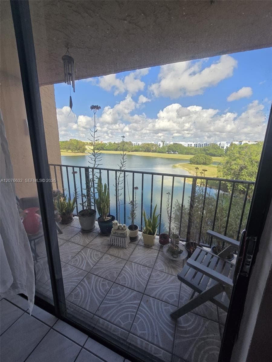 9688 Fontainebleau Blvd # 409, Miami, FL 33172 — zdjęcie 3