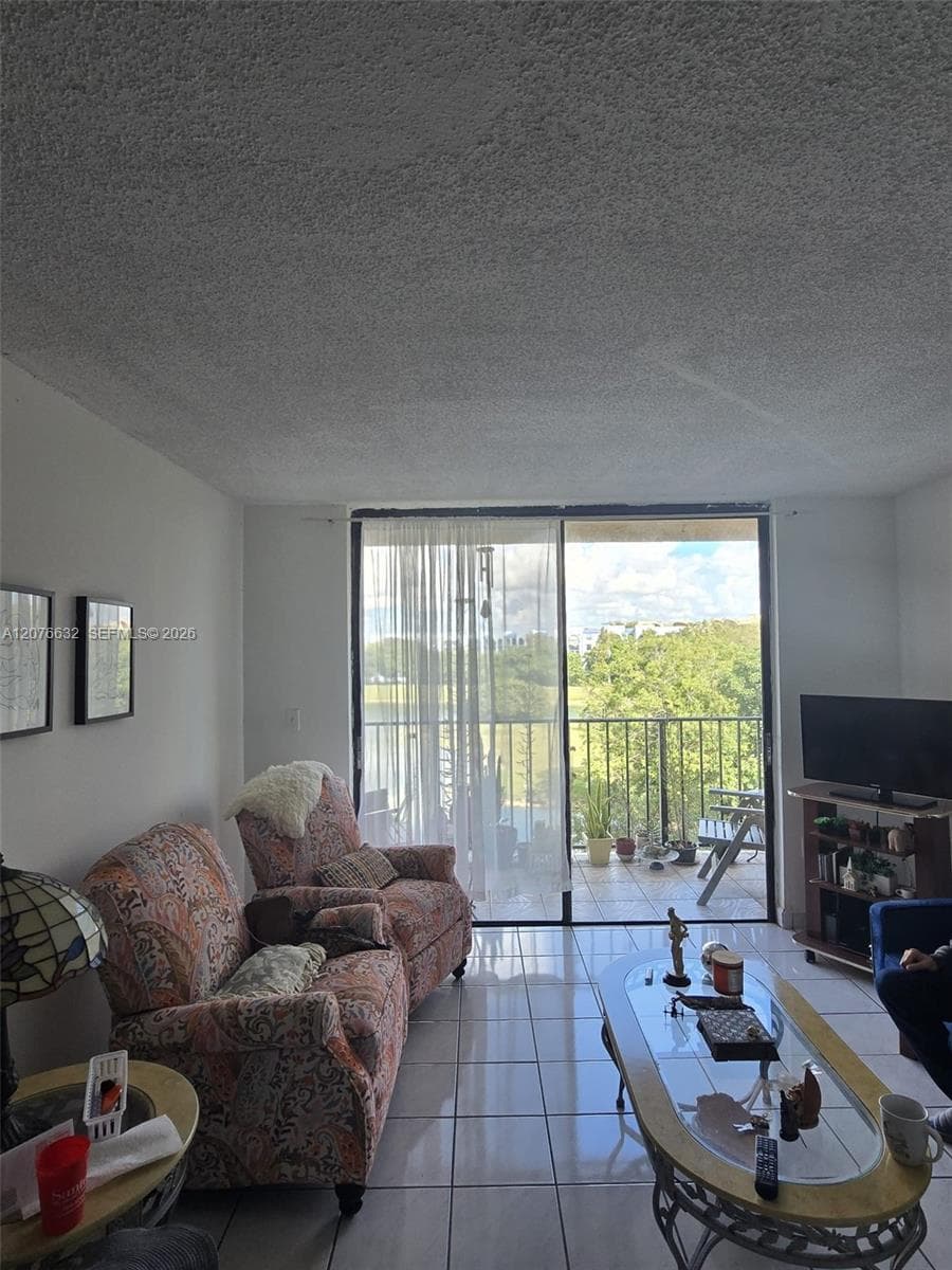 9688 Fontainebleau Blvd # 409, Miami, FL 33172 — zdjęcie 5