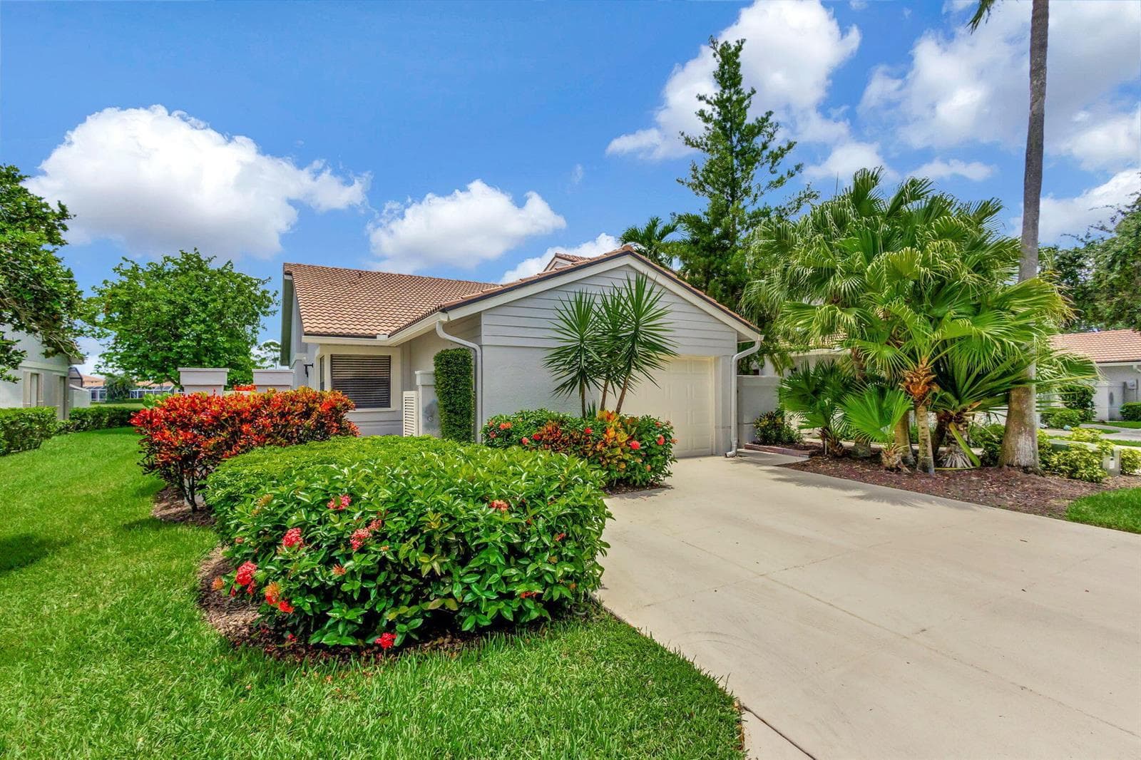 523 Prestwick Circle, Palm Beach Gardens, FL 33418