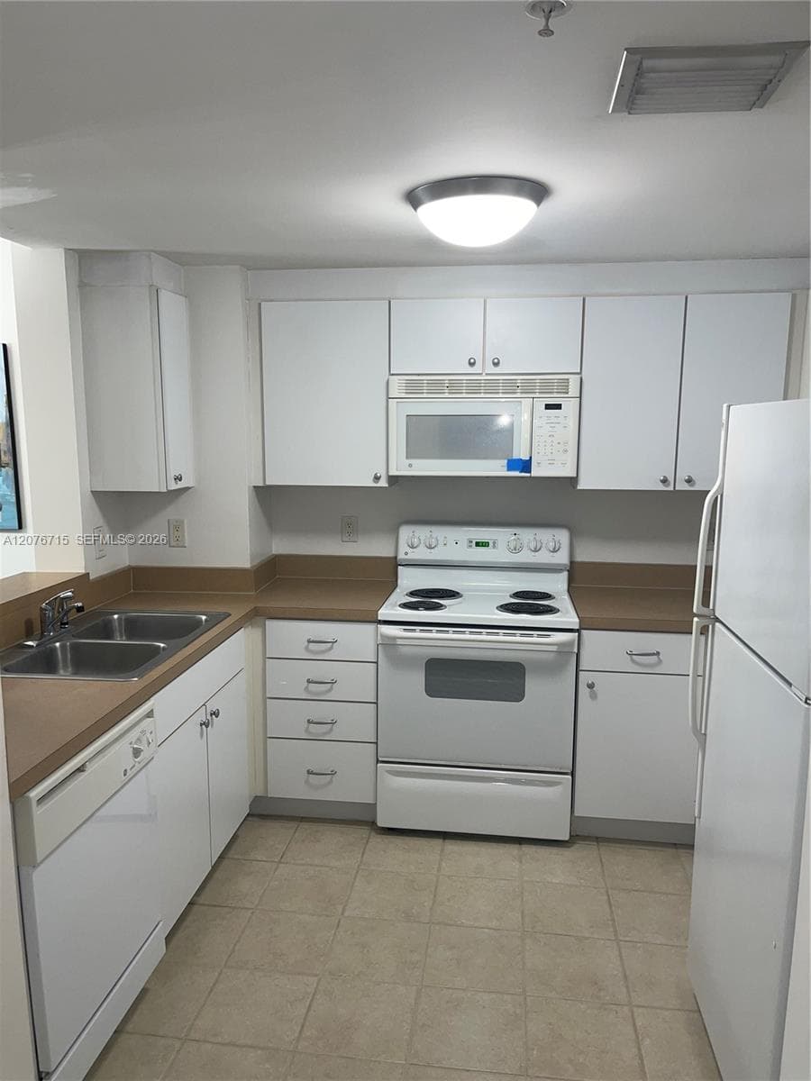 1250 S Miami Ave # 1410, Miami, FL 33130 — zdjęcie 5