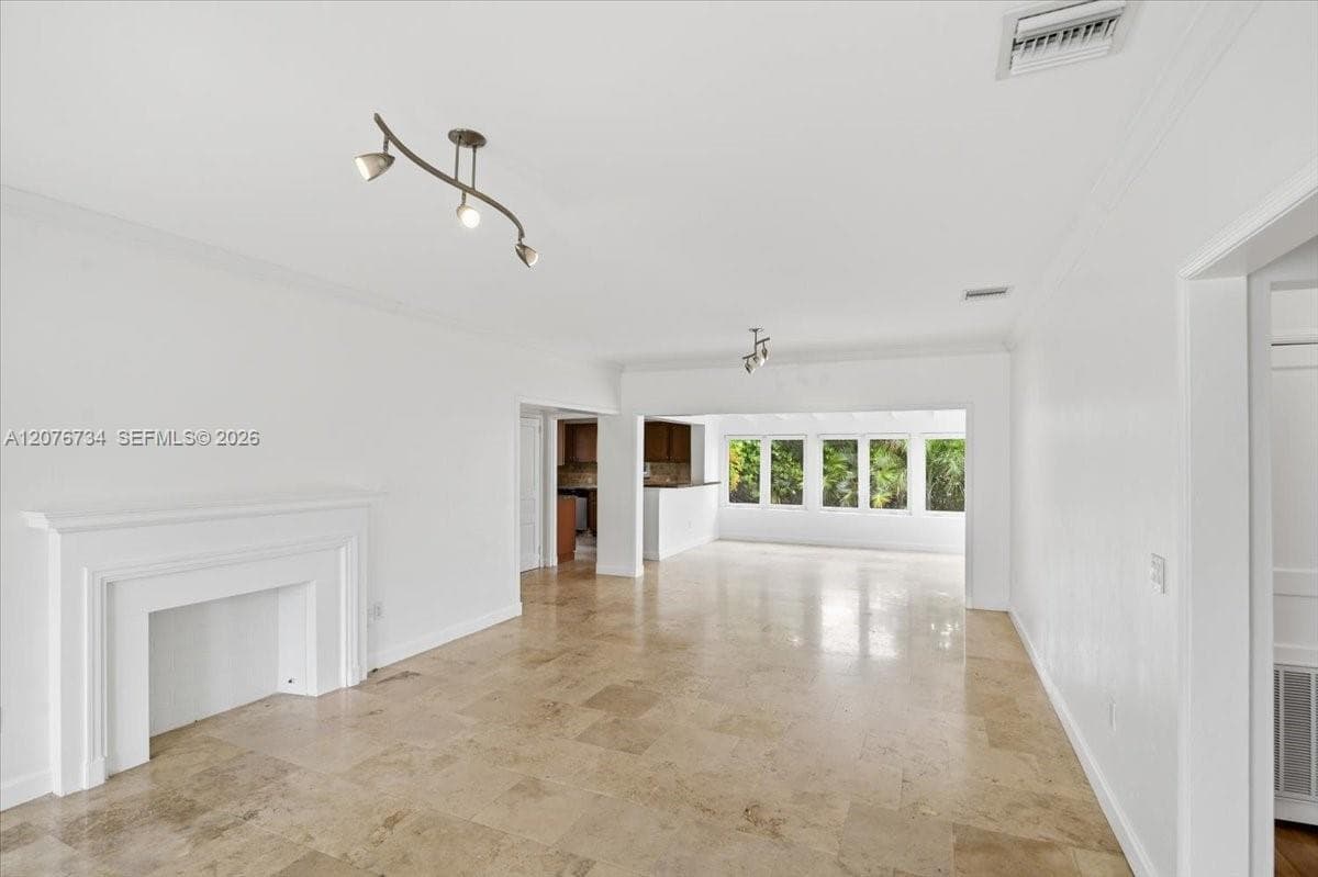 8975 Froude Ave, Surfside, FL 33154 — zdjęcie 3