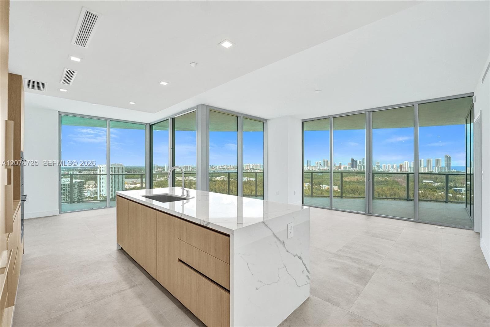 2411 Laguna Circle # 2511, North Miami, FL 33181