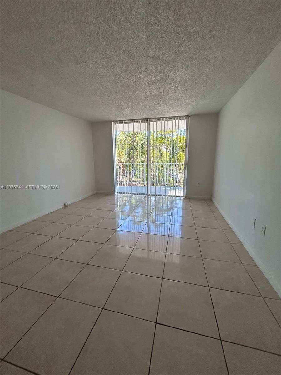 496 NW 165th St Rd # D-310, Miami, FL 33169 — zdjęcie 2