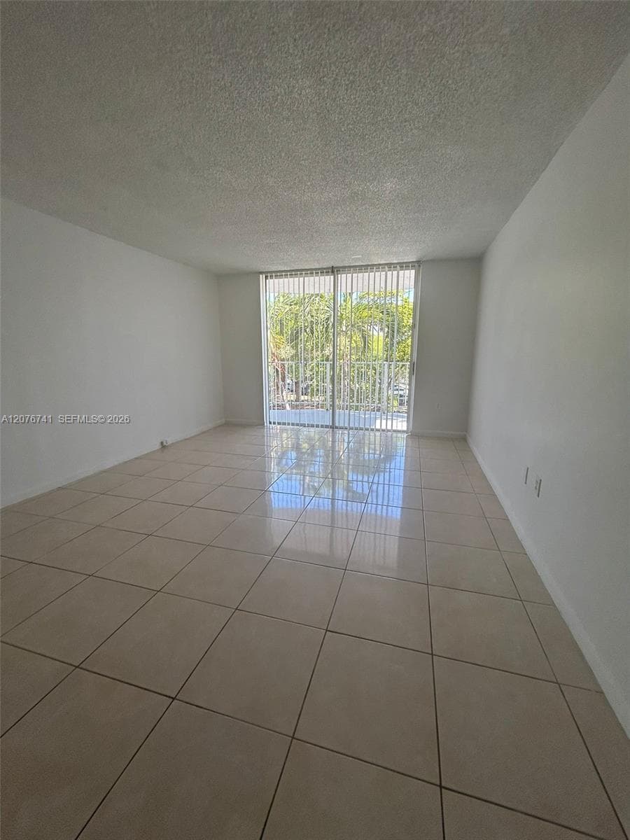 496 NW 165th St Rd # D-310, Miami, FL 33169 — zdjęcie 5