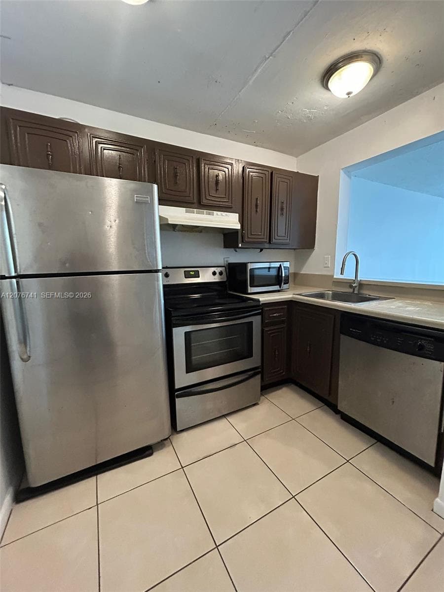 496 NW 165th St Rd # D-310, Miami, FL 33169 — zdjęcie 4