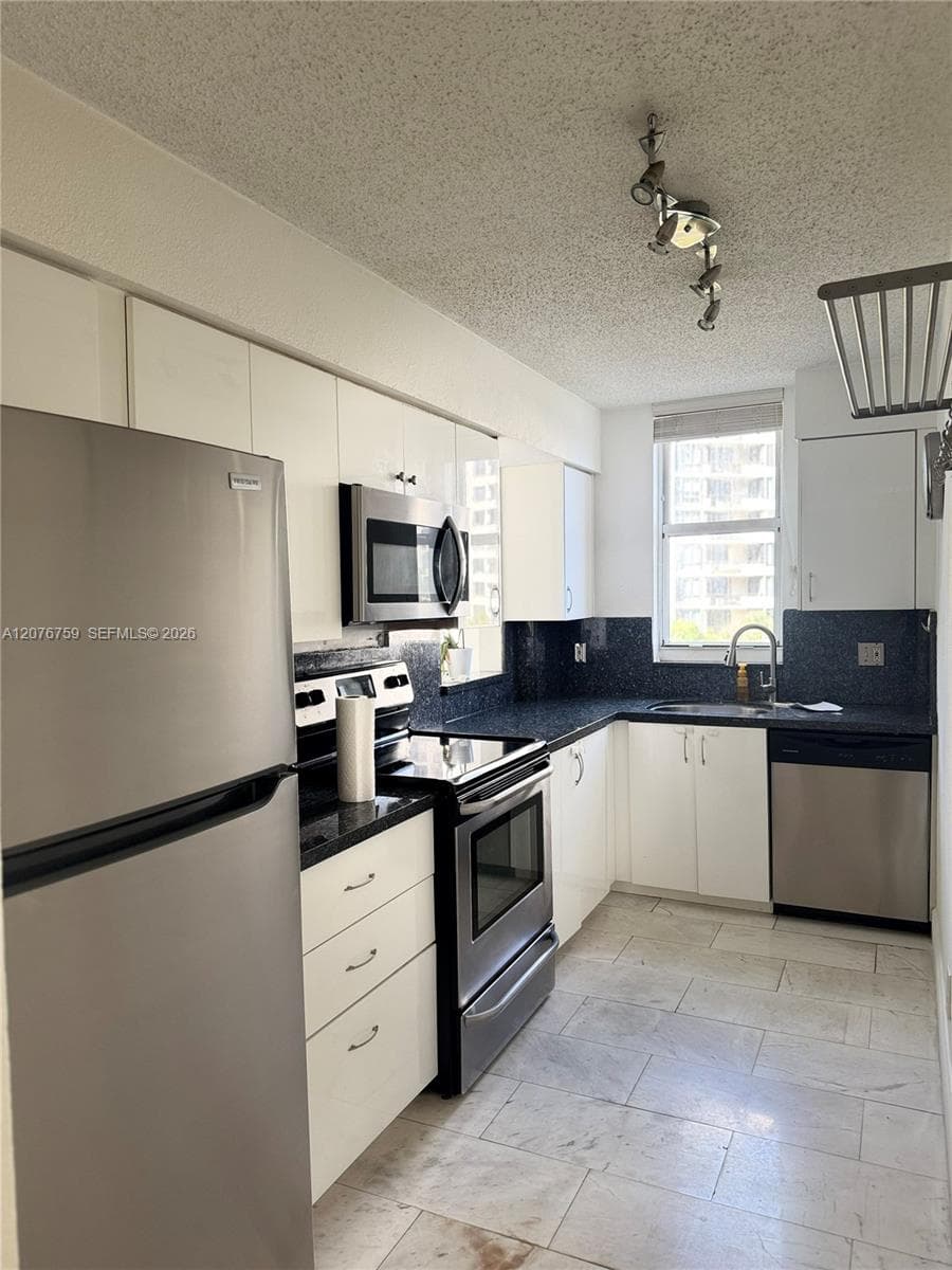 770 CLAUGHTON ISLAND DR # 601, Miami, FL 33131 — zdjęcie 2
