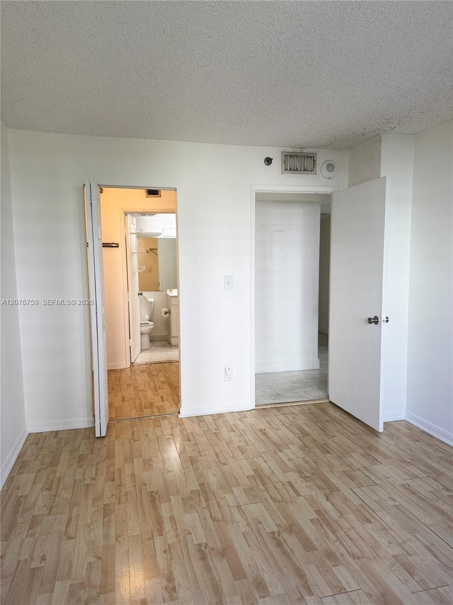 770 CLAUGHTON ISLAND DR # 601, Miami, FL 33131 — zdjęcie 5