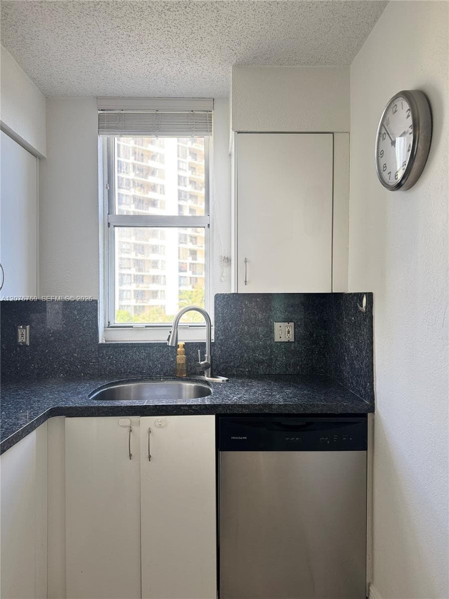 770 CLAUGHTON ISLAND DR # 601, Miami, FL 33131 — zdjęcie 4